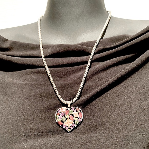 Silver heart on 17-18” chain with multicolored stones. Excellent condition - Picture 5 of 6